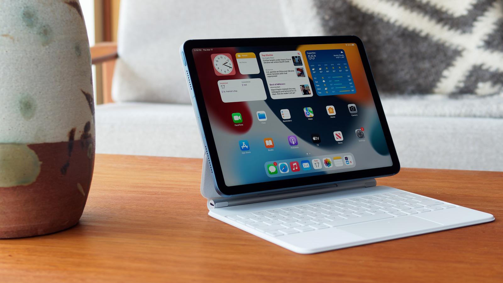 The iPad Air 5 Is Peak Apple – Impressive And Frustrating