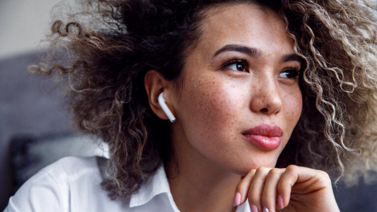 New Apple Patent Describes AirPods You Don’t Put In Your Ears